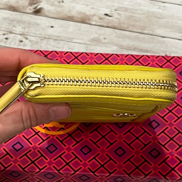 SOLD!! 🌼Tory Burch Continental Zip Wallet-FINAL PRICE‼️ - Picture 3 of 5